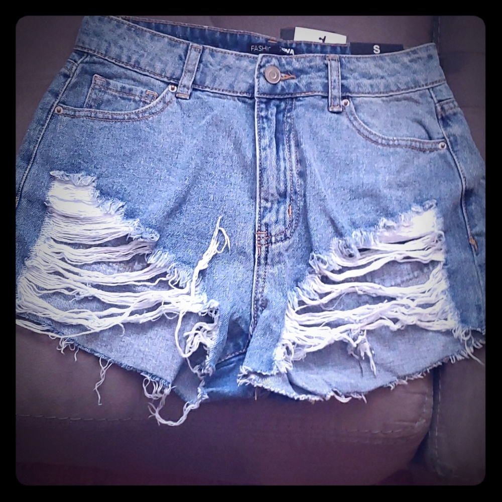 How about that raw denim shorts